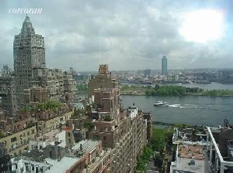 New York City Real Estate | View 400 East 51st Street, 21A | room 2 | View 3