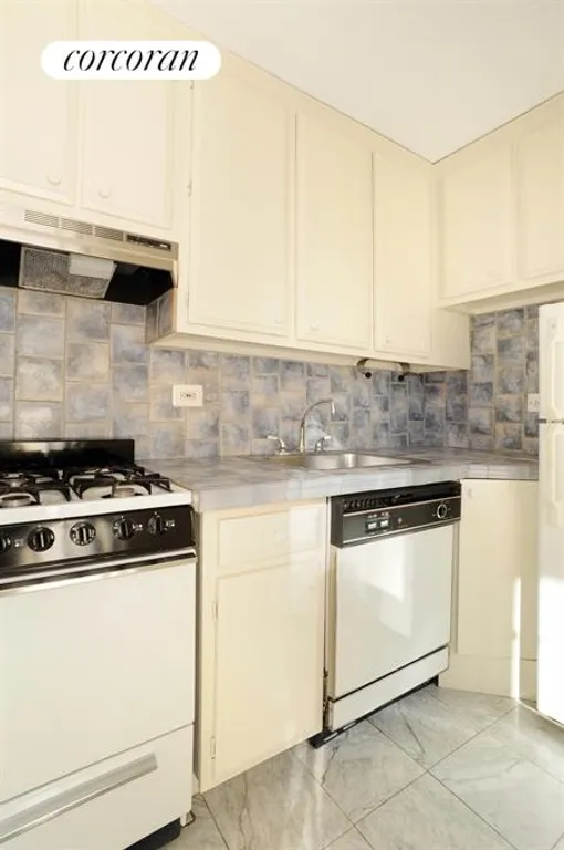 New York City Real Estate | View 1160 Third Avenue, 8F | Kitchen. | View 4