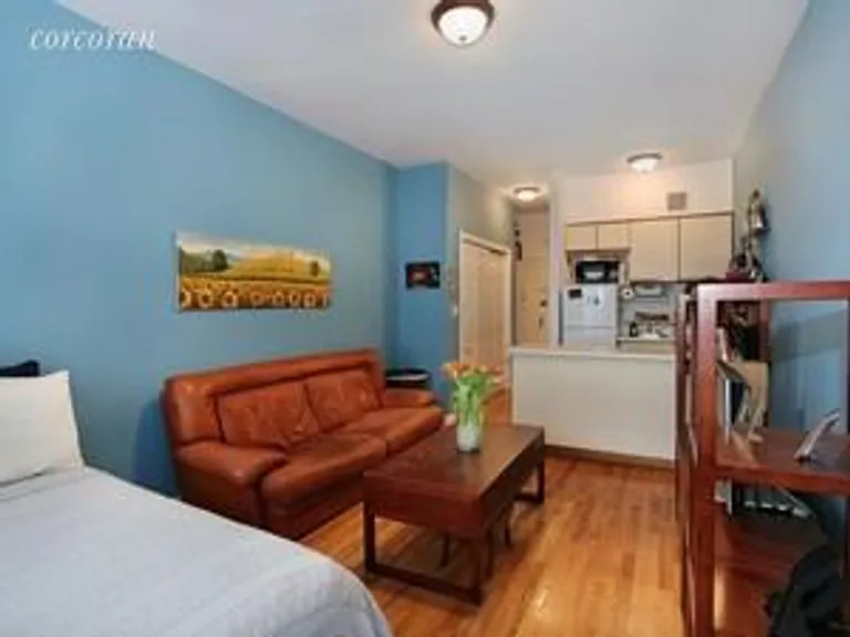 New York City Real Estate | View 444 East 87th Street, 4E | room 1 | View 2