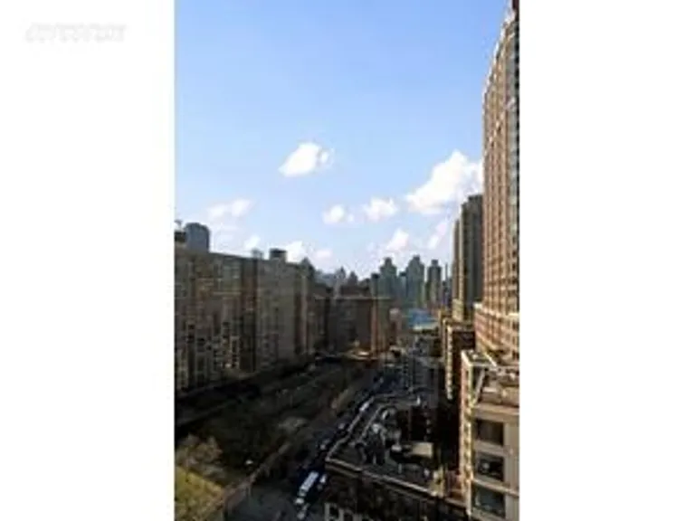 New York City Real Estate | View 200 Riverside Boulevard, 20E | room 1 | View 2