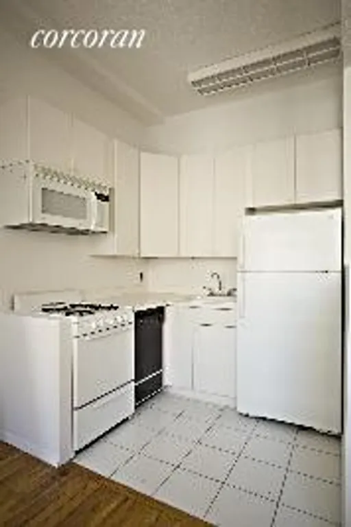 New York City Real Estate | View 4 Lexington Avenue, 7F | room 1 | View 2
