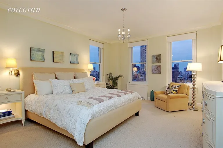 New York City Real Estate | View 784 Park Avenue, 19C | Corner master suite with expansive walk-in closet | View 5