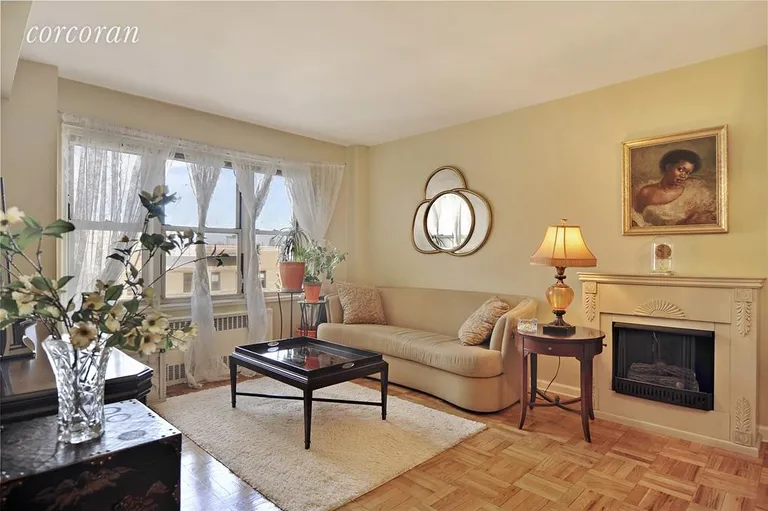New York City Real Estate | View 34 Plaza Street East, 705 | Living Room | View 5
