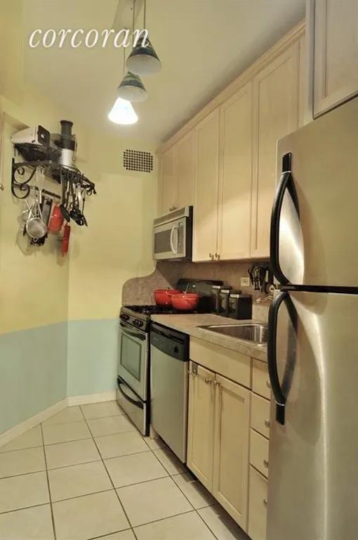 New York City Real Estate | View 34 Plaza Street East, 705 | Kitchen | View 6