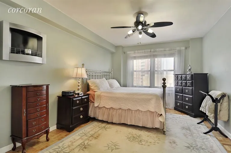 New York City Real Estate | View 34 Plaza Street East, 705 | Master Bedroom | View 8