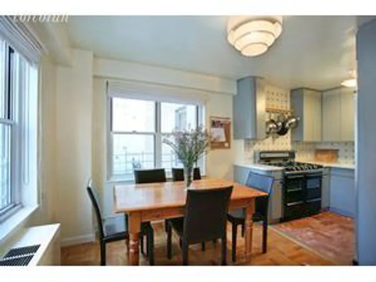 New York City Real Estate | View 150 East 61st Street, 8H | room 3 | View 4