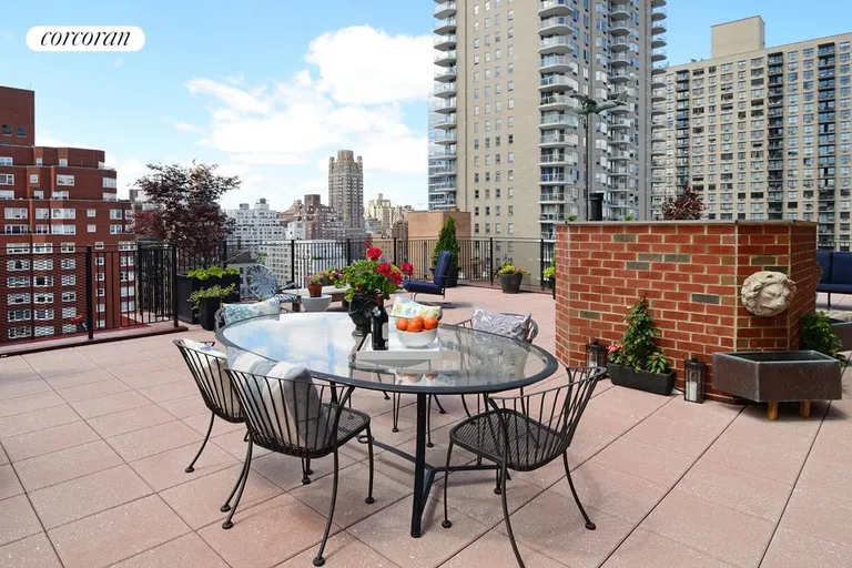 New York City Real Estate | View 315 East 72Nd Street, 18H | room 3 | View 4