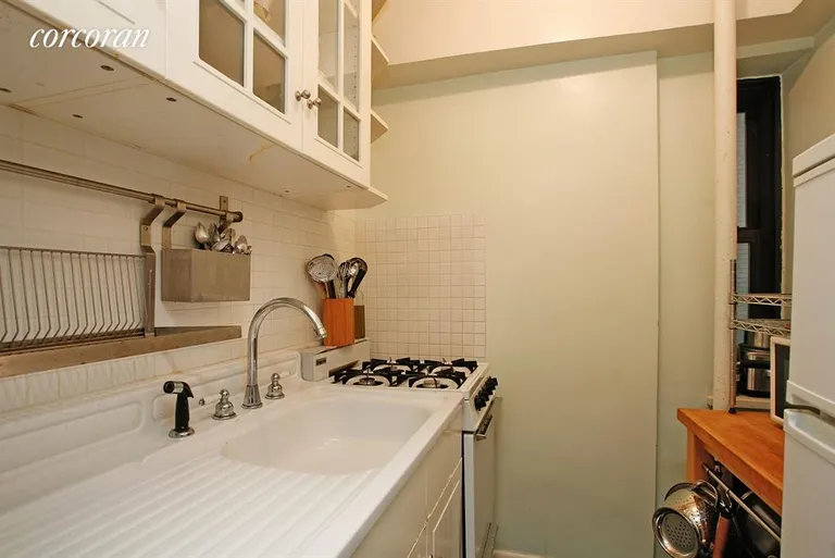 New York City Real Estate | View 200 West 20th Street, 901 | Kitchen | View 3