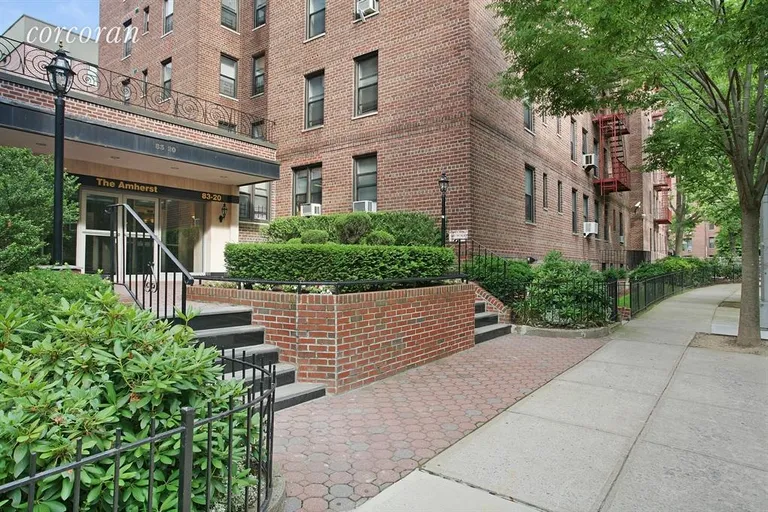 New York City Real Estate | View 83-20 141st Street, 5R | 3 Beds, 2 Baths | View 1