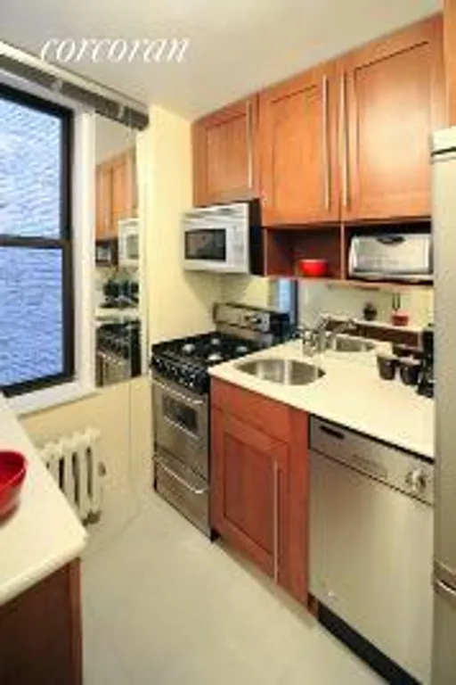 New York City Real Estate | View 135 West 58th Street, 4B | room 2 | View 3