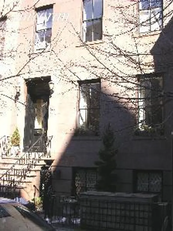 New York City Real Estate | View 127 Congress Street, 1 | 3 Beds, 2 Baths | View 1