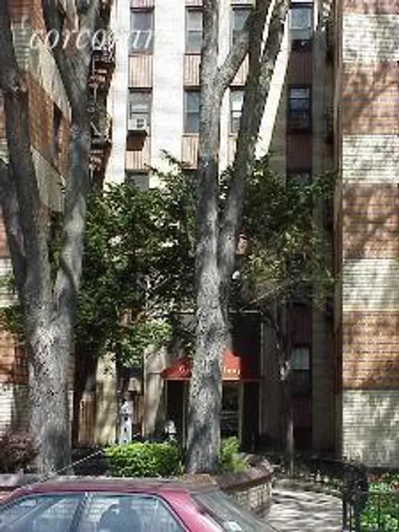 New York City Real Estate | View 30 Ocean Parkway, 1F | room 3 | View 4
