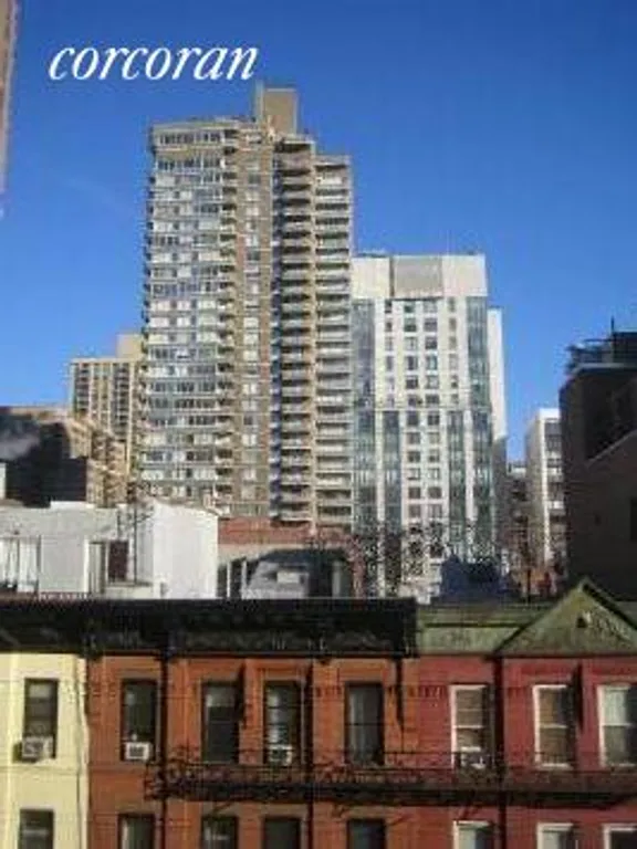 New York City Real Estate | View 400 East 77th Street, 7C | room 1 | View 2