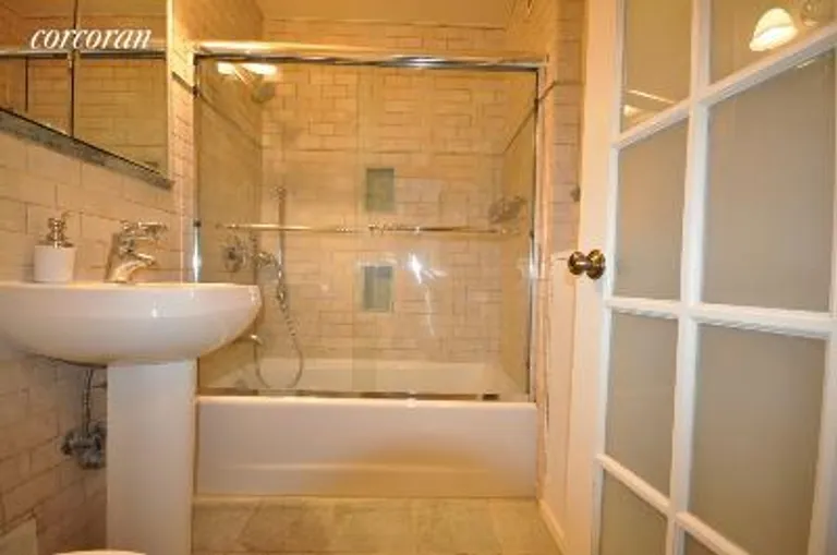New York City Real Estate | View 1623 Third Avenue, 31G | Bathroom | View 6