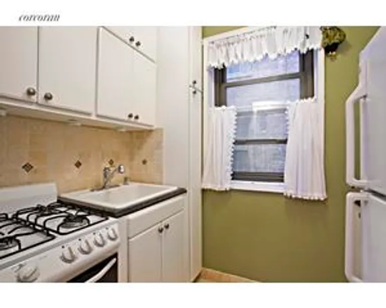 New York City Real Estate | View 242 East 38th Street, 4G | Kitchen | View 4