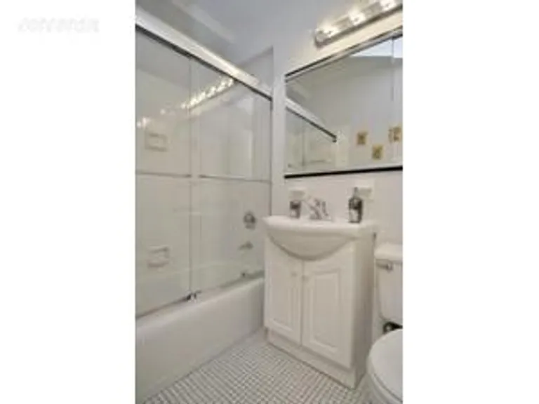 New York City Real Estate | View 7 East 14th Street, 930 | room 4 | View 5