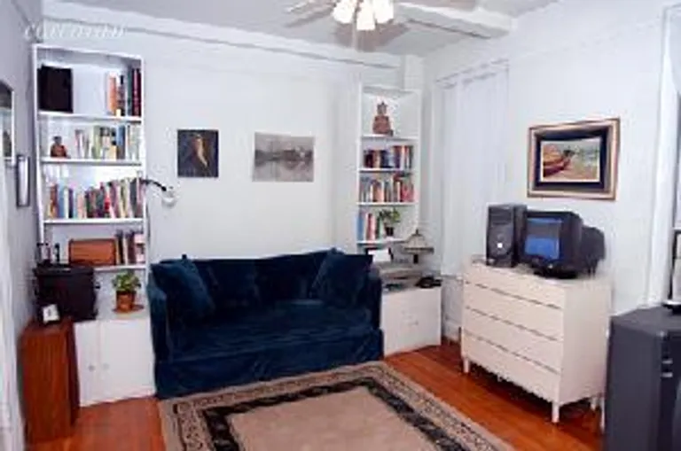 New York City Real Estate | View 18 West 70th Street, 2D | room 2 | View 3