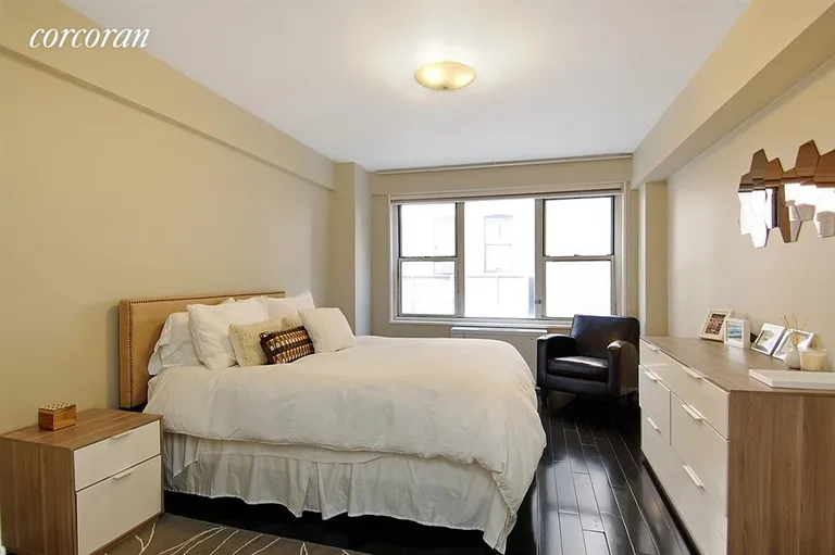 New York City Real Estate | View 33 Greenwich Avenue, 2M | Bedroom | View 4