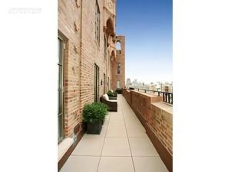 New York City Real Estate | View 140 East 63rd Street, 16A | room 1 | View 2