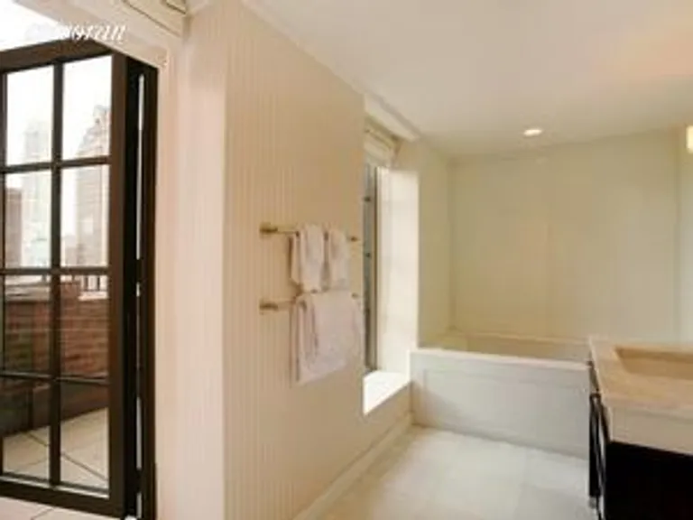 New York City Real Estate | View 140 East 63rd Street, 16A | room 2 | View 3