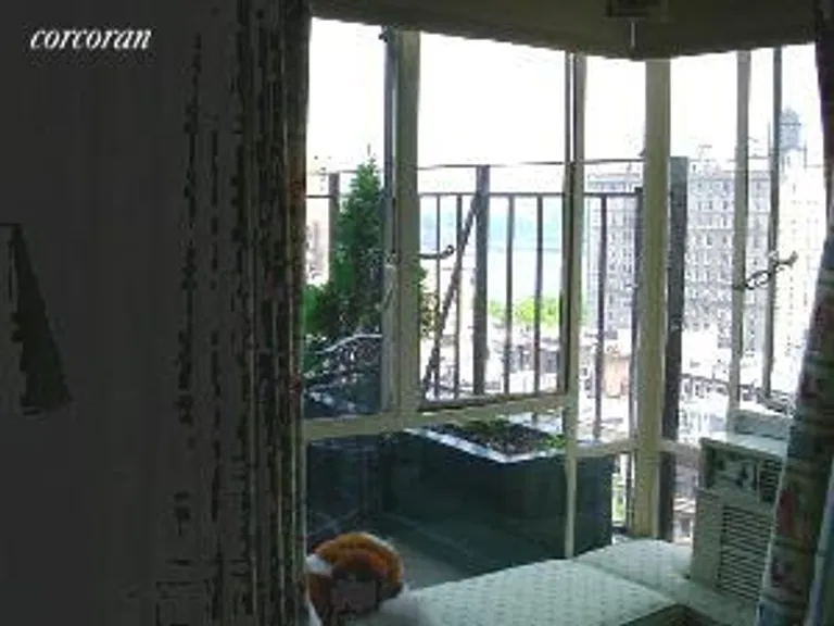 New York City Real Estate | View 565 West End Avenue, 15C | room 1 | View 2