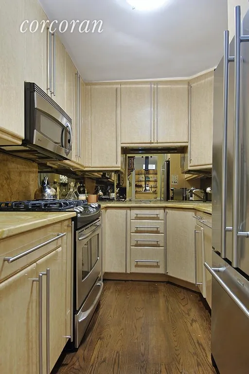 New York City Real Estate | View 340 East 64th Street, 6R | Kitchen | View 2