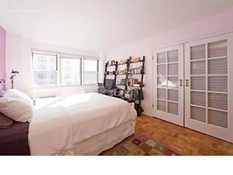 New York City Real Estate | View 39 Gramercy Park North, 8F | room 3 | View 4