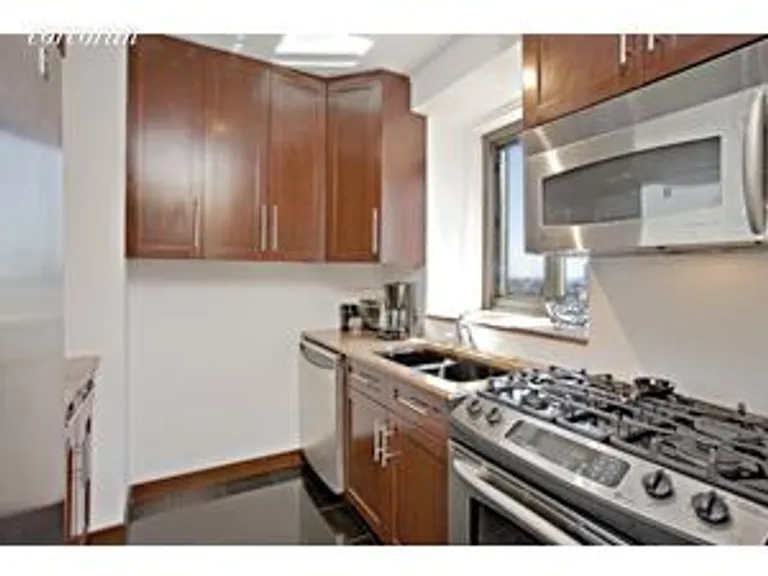New York City Real Estate | View 1725 York Avenue, 34D | room 1 | View 2