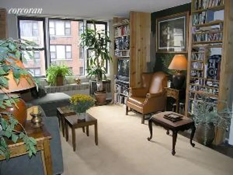 New York City Real Estate | View 200 West 79th Street, 4P | room 1 | View 2