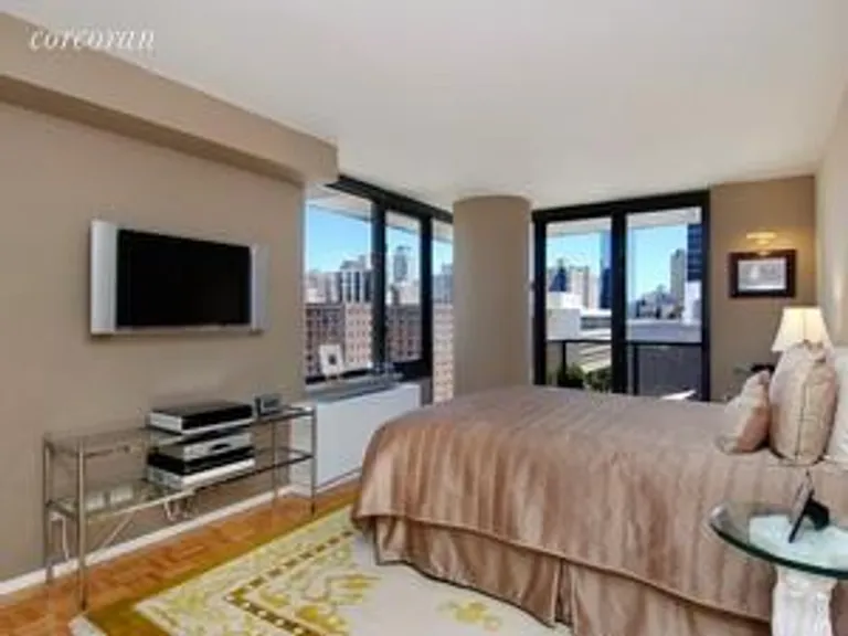 New York City Real Estate | View 161 West 61st Street, 10C | room 4 | View 5