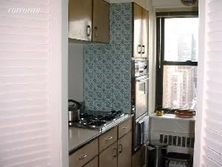 New York City Real Estate | View 166 East 61st Street, 21G | room 1 | View 2