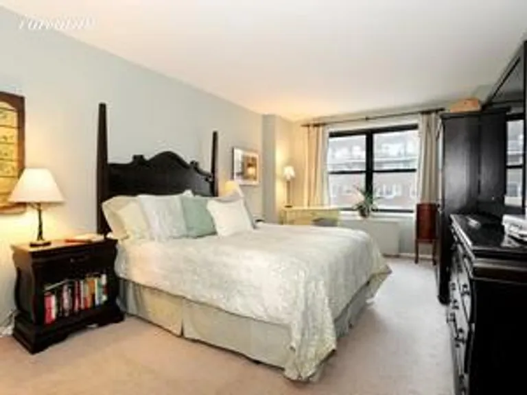 New York City Real Estate | View 200 East 74th Street, 15D | room 1 | View 2