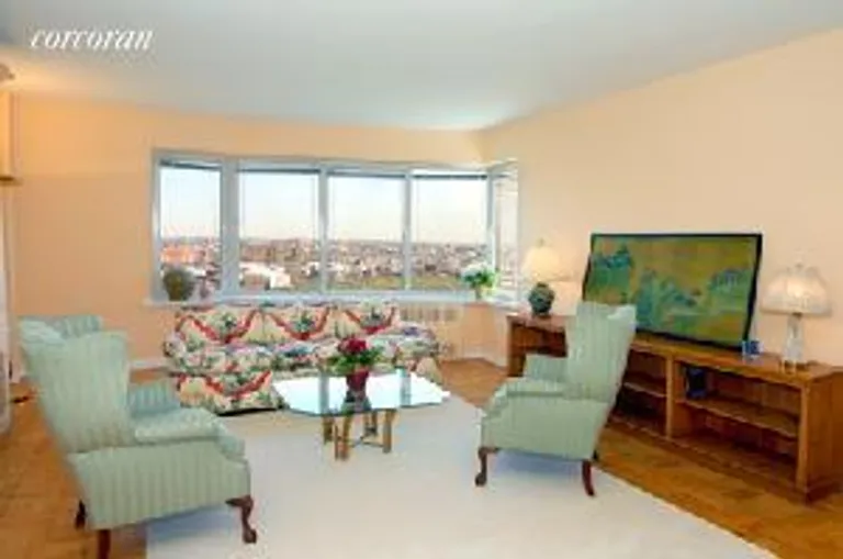 New York City Real Estate | View 45 East End Avenue, 20A | 3 Beds, 2 Baths | View 1