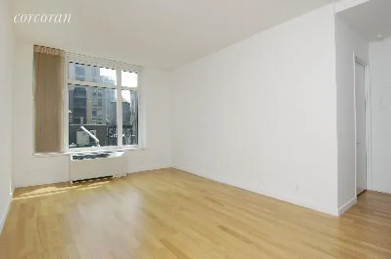 New York City Real Estate | View 325 Fifth Avenue, 19G | room 1 | View 2