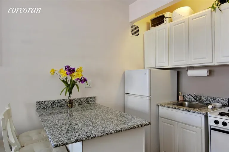 New York City Real Estate | View 160 East 91st Street, 7D | Kitchen | View 2