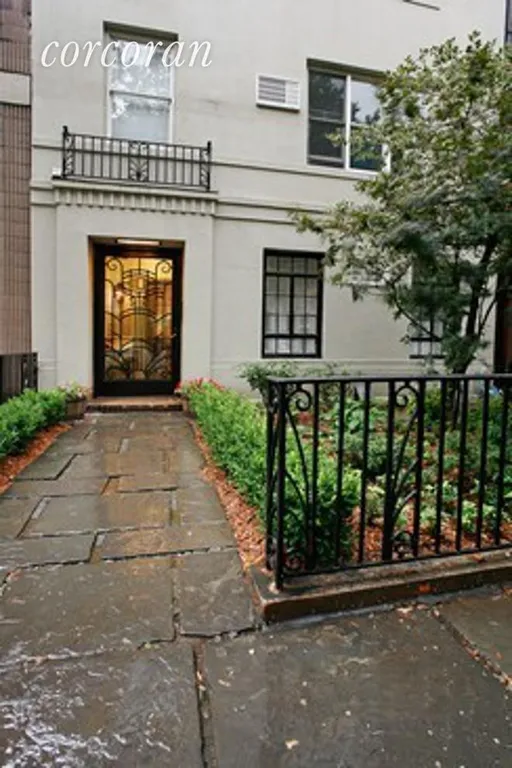 New York City Real Estate | View 10 Monroe Place, 4 | room 3 | View 4