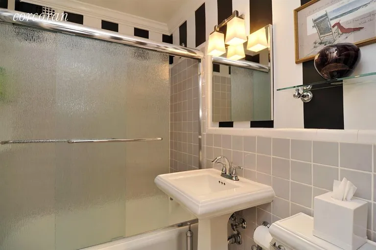 New York City Real Estate | View 420 East 55th Street, 4E | Master Bathroom | View 6