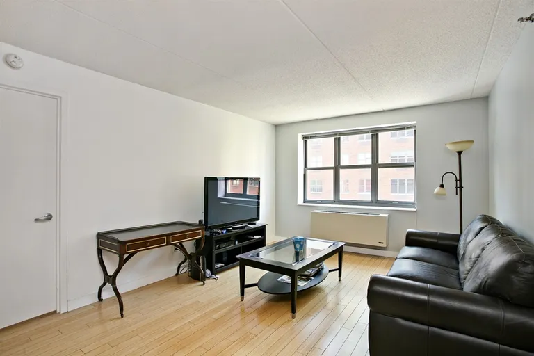 New York City Real Estate | View 516 West 47th Street, N4F | 2 Beds, 2 Baths | View 1