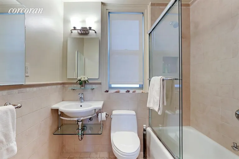 New York City Real Estate | View 65 Central Park West, 11FG | Bathroom | View 10