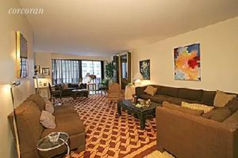 New York City Real Estate | View 203 East 72nd Street, 8B | room 1 | View 2