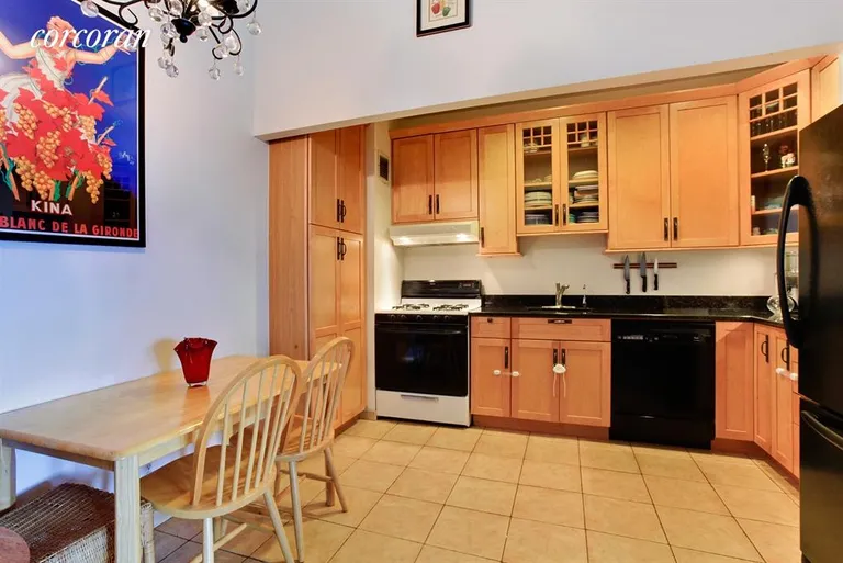 New York City Real Estate | View 423 Atlantic Avenue, 3F | Large eat-in kitchen | View 3