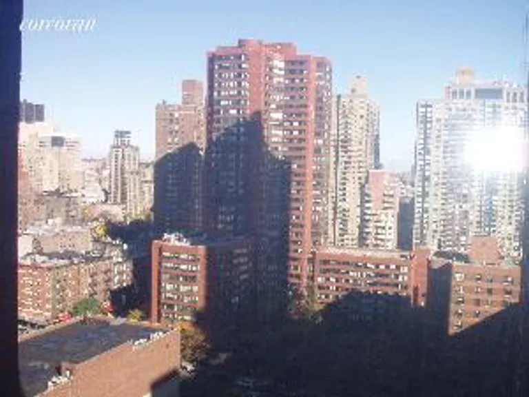 New York City Real Estate | View 1641 Third Avenue, 18J | 2 Beds, 1 Bath | View 1