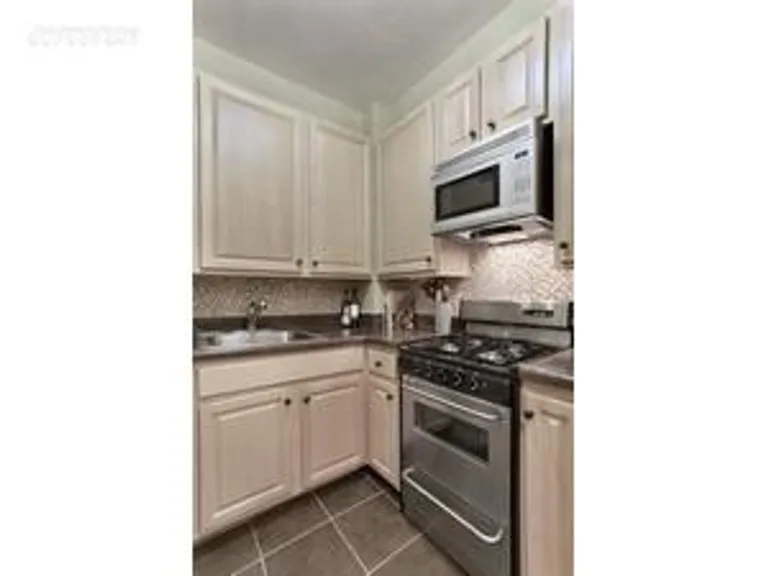 New York City Real Estate | View 101 Lafayette Avenue, 3B | room 2 | View 3