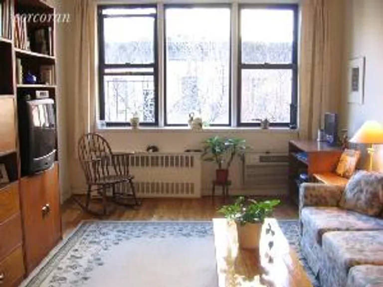 New York City Real Estate | View 444 East 87th Street, 4D | 1 Bed, 1 Bath | View 1