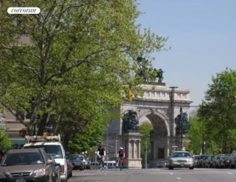 New York City Real Estate | View 10 Montgomery Place, 4A | Grand Army Plaza | View 6