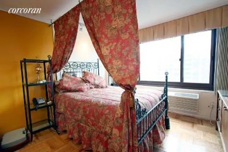 New York City Real Estate | View 185 Hall Street, 1217 | room 2 | View 3