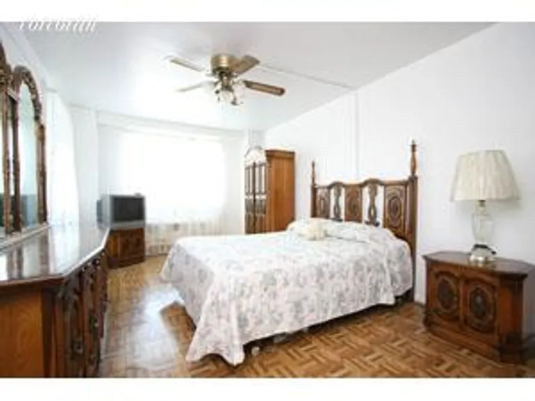 New York City Real Estate | View 185 Hall Street, 1418 | room 1 | View 2