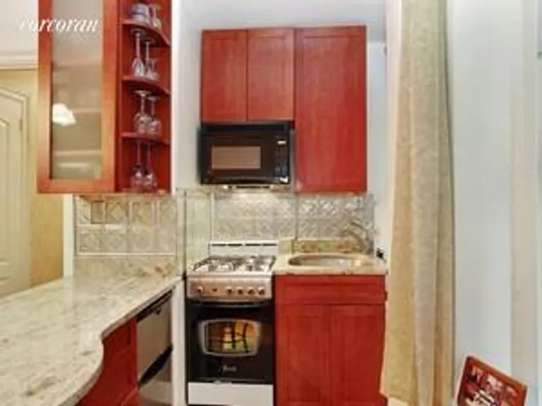 New York City Real Estate | View 300 8th Avenue, 2G | room 1 | View 2