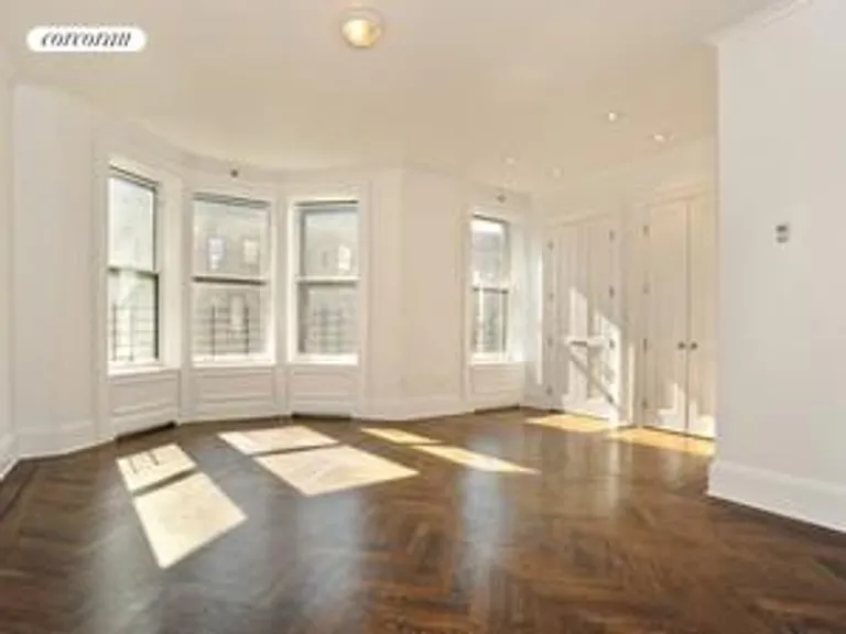 New York City Real Estate | View 21 West 75th Street, PH | 20 feet wide with excellent closet space | View 3