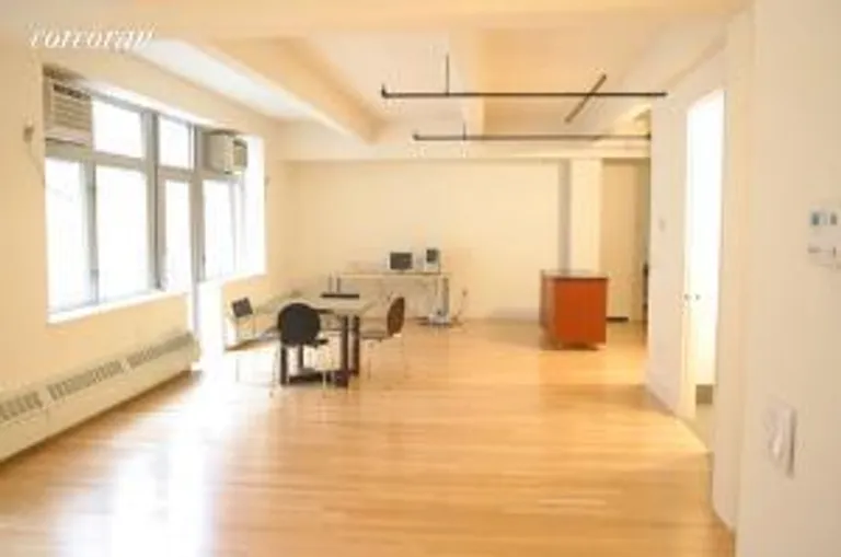 New York City Real Estate | View 970 Kent Avenue, G06 | room 1 | View 2